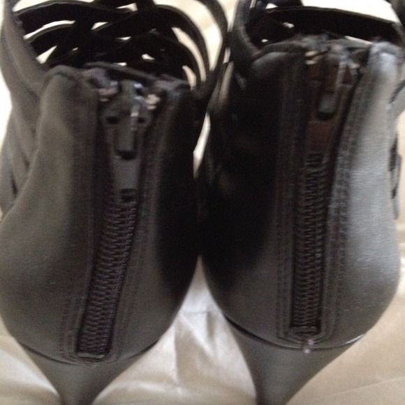 Never worn - Picture 3 of 3