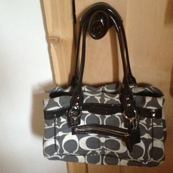 100% authentic coach purse.Bought it coach store - Picture 1 of 3