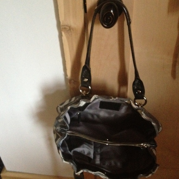 100% authentic coach purse.Bought it coach store - Picture 2 of 3