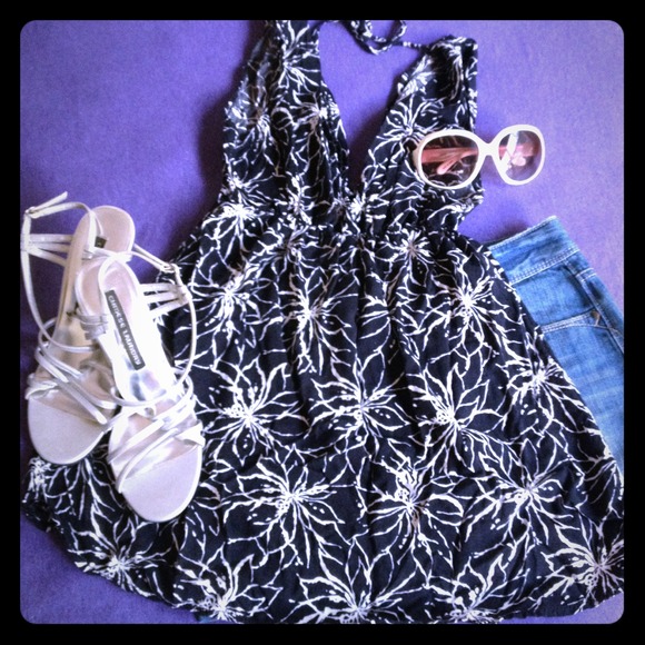 Sold- Black and white flower tunic top