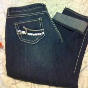 SOLD!!!!Nine west capris