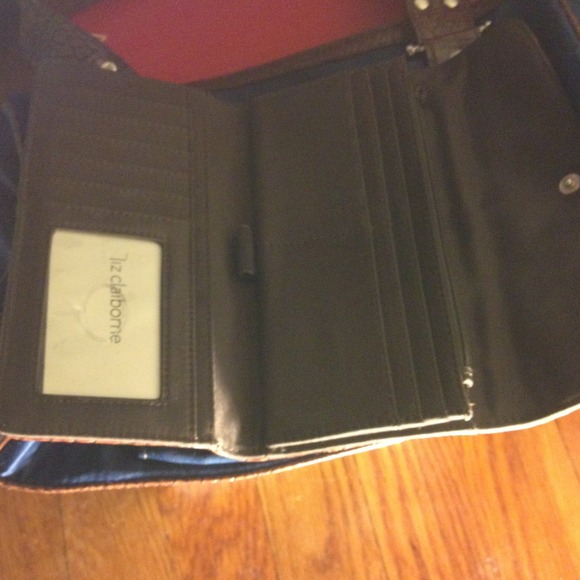 x Sold x Bag & wallet  Liz Claiborne! - Picture 2 of 4