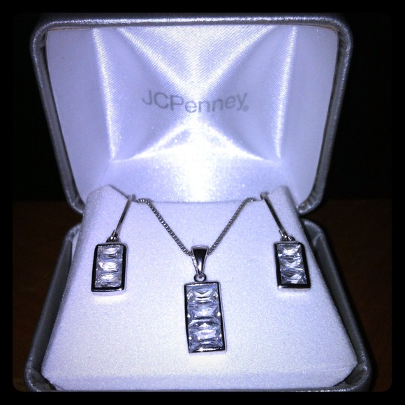 ❌SOLD❌ JC Penny Earring And Necklace Set.
