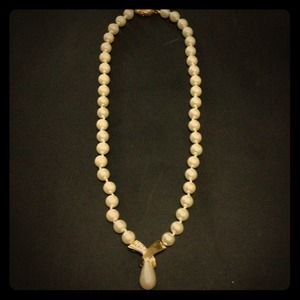 Vintage pearls necklace