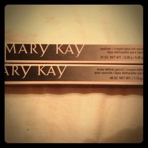 Eyeliner and brow definer