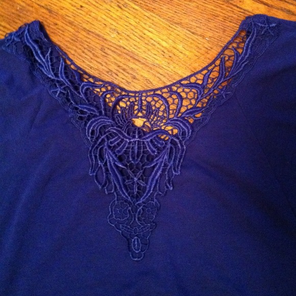 Cute Top - Picture 2 of 2