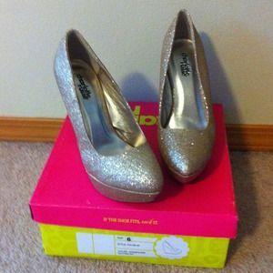 Reserved🎉sale🎉Gold sparkle wedges brand new!