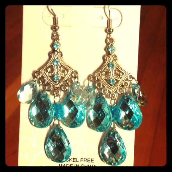 BUNDLED Brand New Fashion Earrings (SOLD)