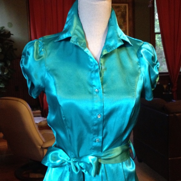 BUNDLED Sea Green Silk Looking Top (SOLD) - Picture 2 of 3
