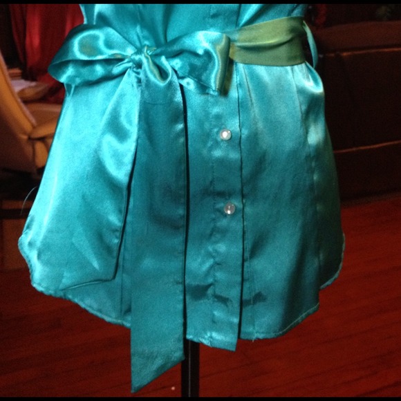 BUNDLED Sea Green Silk Looking Top (SOLD) - Picture 3 of 3