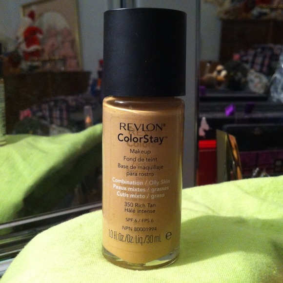 Revlon ColorStay Foundation👩