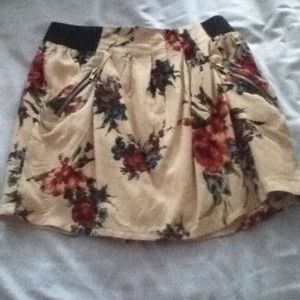 Skirt with zipper pockets from Papaya