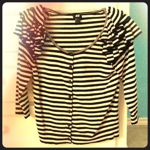 Ruffled-shoulder sweater in Small