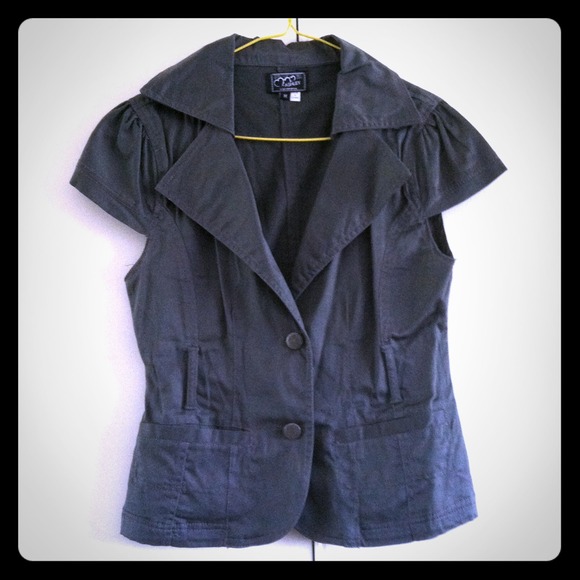 Dark gray short sleeve jacket