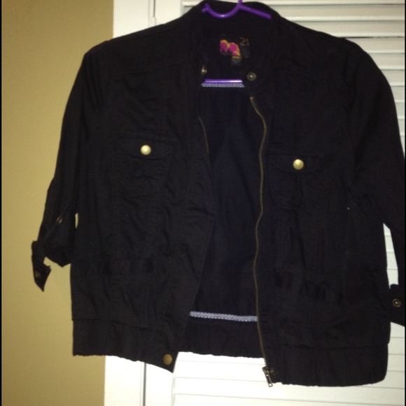 Black material 3/4 sleeve
