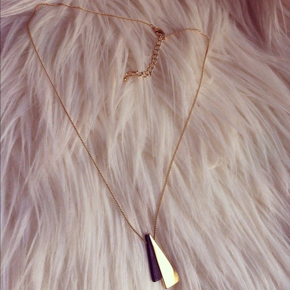 Jewelry - Triangle necklace - matte gold / black