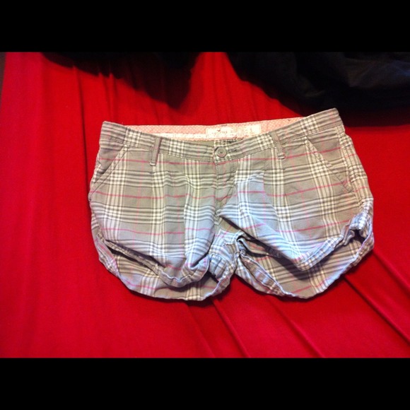 grey an pink shorts