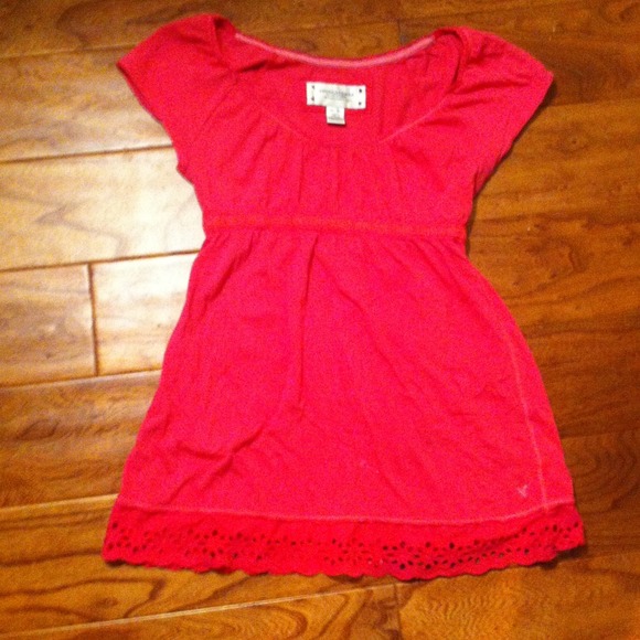AMERICAN EAGLE TOP with eyelet hem