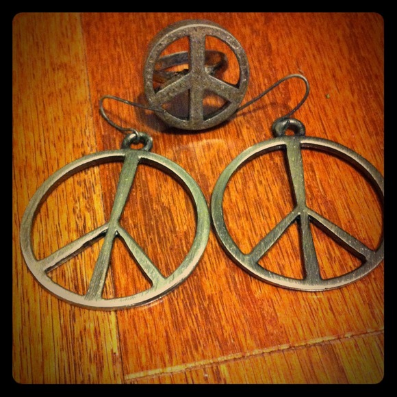 URBAN OUTFITTERS Peace Earrings and Ring