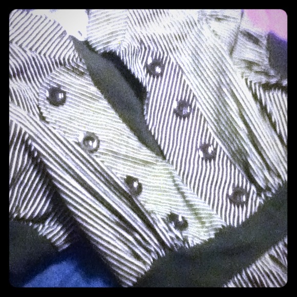 🚫Traded🚫Black and white stripe shirt with button
