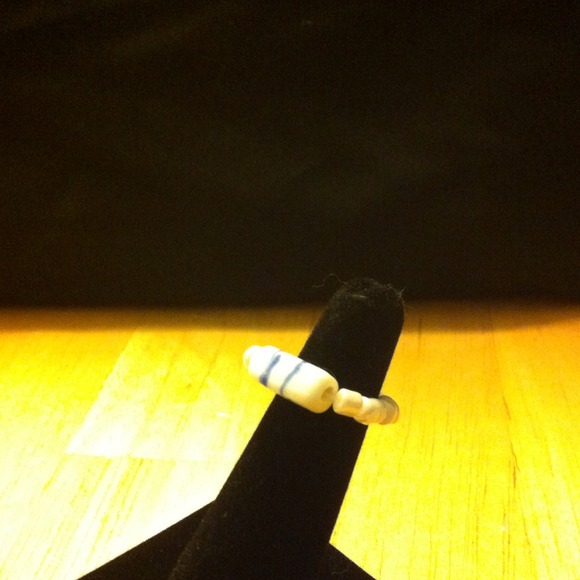 Fashion bead ring