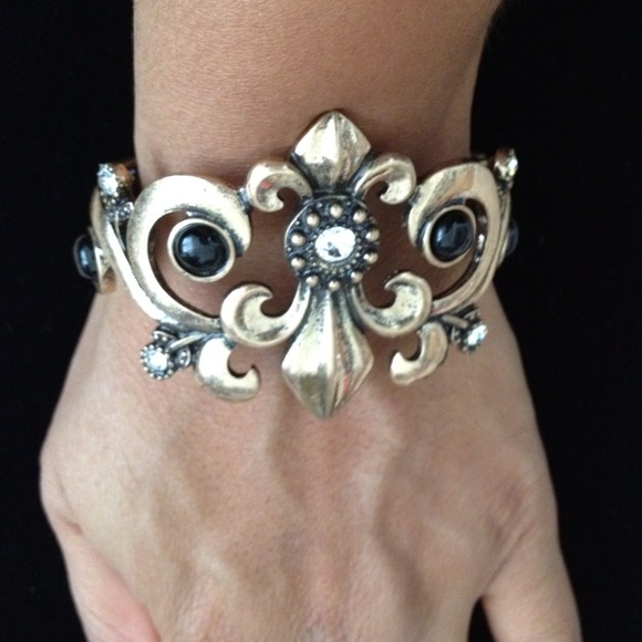 🌻{FLEUR DE LIS CUFF}🌻 ⬇REDUCED⬇