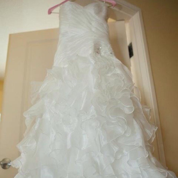 Stunning like new custom made wedding dress!