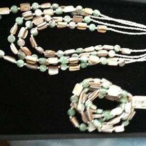 Genuine shell necklace and set of 5 bracelet