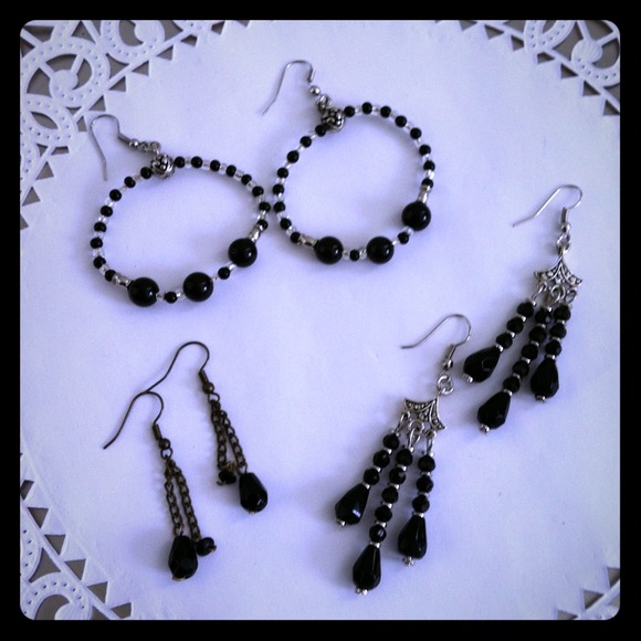 ✴SOLD✴Coordinating black tones earring set