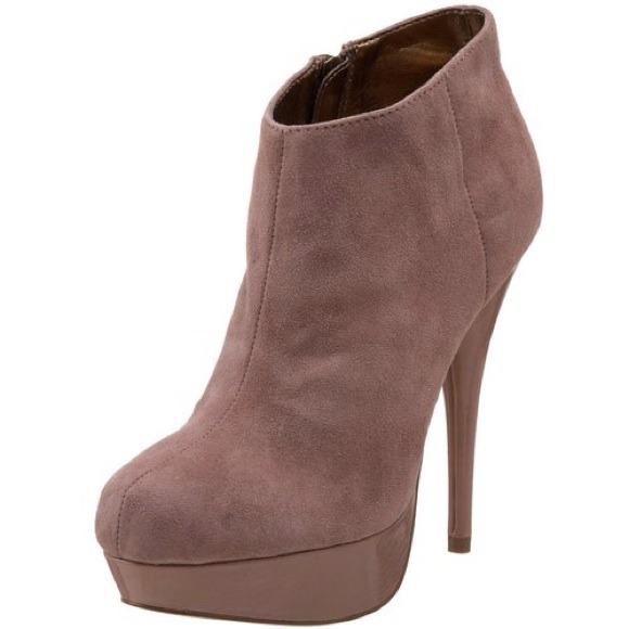 Brand New!! Steve madden booties. Side zipper.
