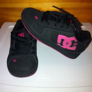 Girl DC black/pink tennis shoes