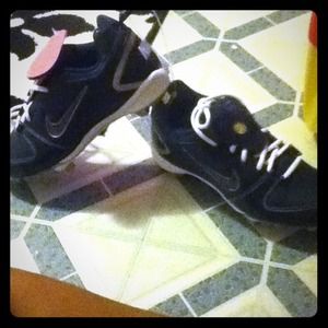 Softball shoes