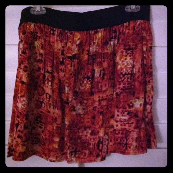 Super hot flowy skirt