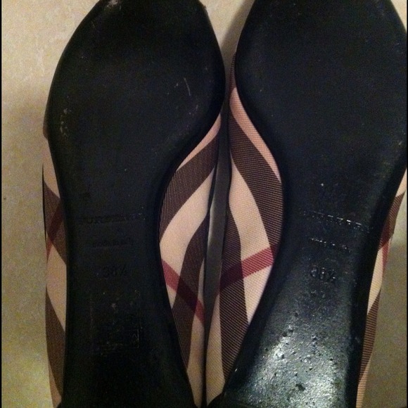 Burberry Nova Check Flats - Picture 3 of 3