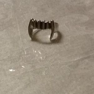 Vampire teeth ring