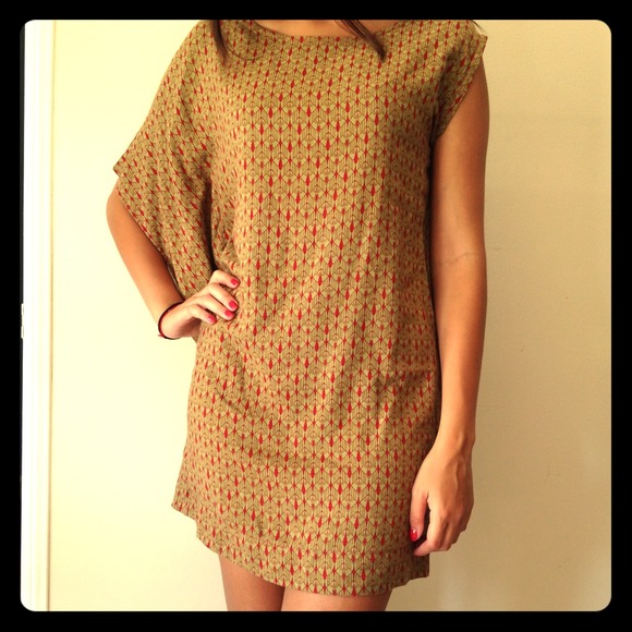 Asymmetrical sleeved dress