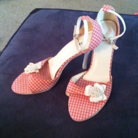 Sz 10 adorable gingham stilettos w/ankle strap