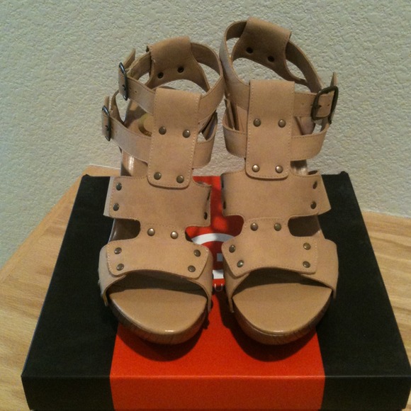 🆕 Guess GGNeona Shoes👠