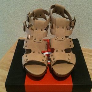 🆕 Guess GGNeona Shoes👠