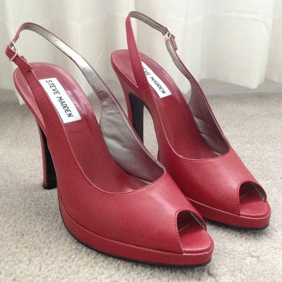 Steve Madden Peek pumps