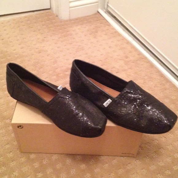 Tom's black glitter shoes