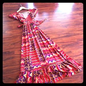 RESERVED!!!💚 Forever 21 bold print maxi dress.