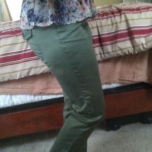Green capris