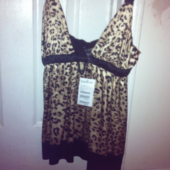 New!! Bebe top NWT - Picture 2 of 2