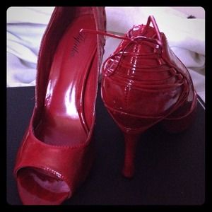 🔴Sold🔴 in bundle~ Red Heels
