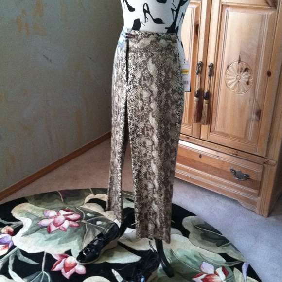 Dana Buchman Pants - Dana Buchman Sale Pants snakeskin print Sz 4 Dana Buchman Pants - Dana Buchman Sale Pants snakeskin print Sz 4