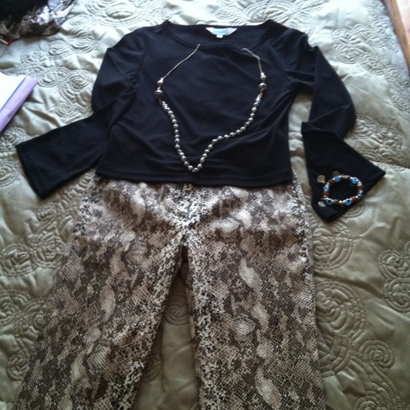 Dana Buchman Pants - Dana Buchman Sale Pants snakeskin print Sz 4 Dana Buchman Pants - Dana Buchman Sale Pants snakeskin print Sz 4