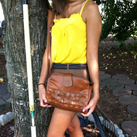 ❌ Sold Brown woven vintage cross body ❌