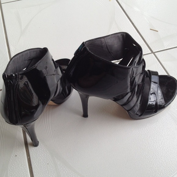 SOLD New Stuart Weitzman Black Woven Open Heels 10 - Picture 3 of 4