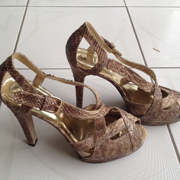 Stuart Weitzman Snakeskin Gold Bronze Heels 10 - Picture 2 of 4